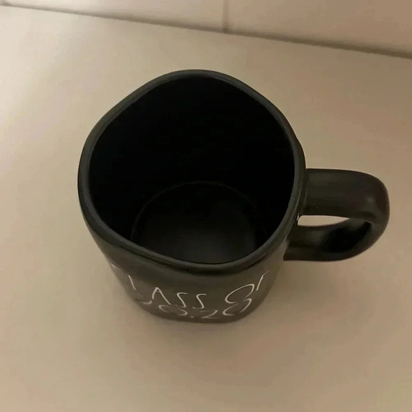 Rae Dunn Coffee/Tea Mug/Cup CLASS OF 2020 with lid Black with Tassel graduation - Picture 4 of 7